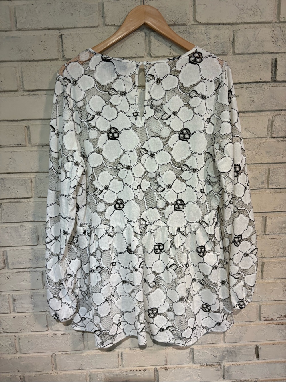 LANE BRYANT size 16 White Lace Peplum Top with Black Accents - Picture 9 of 9